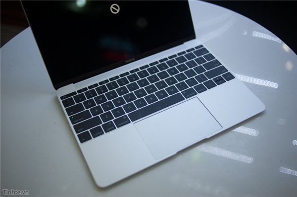 上市前偷跑了！苹果12寸全新MacBook开箱