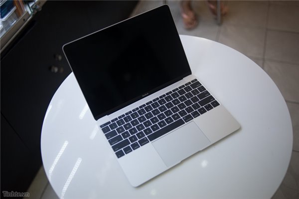 上市前偷跑了！苹果12寸全新MacBook开箱