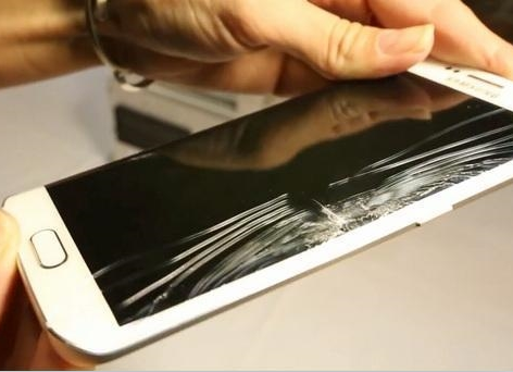 苹果笑了！Galaxy S6比iPhone 6更容易弯