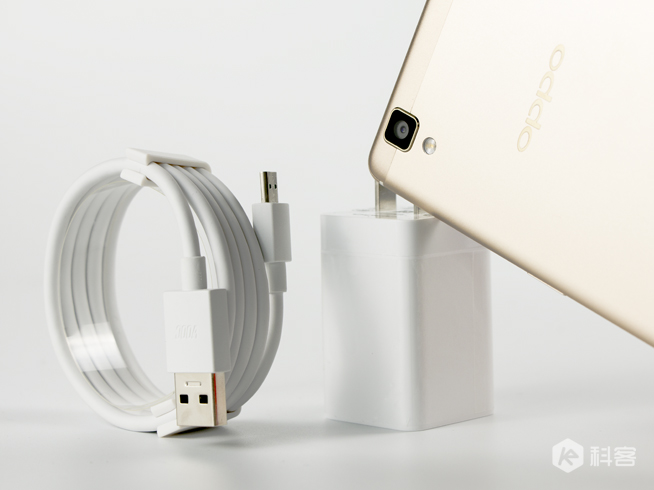 长续航配搭闪充的完美结合：OPPO R7s评测