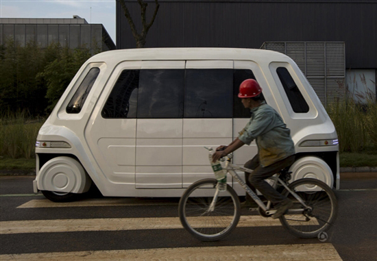 万科试水无人车：外形科幻 已上路试用！