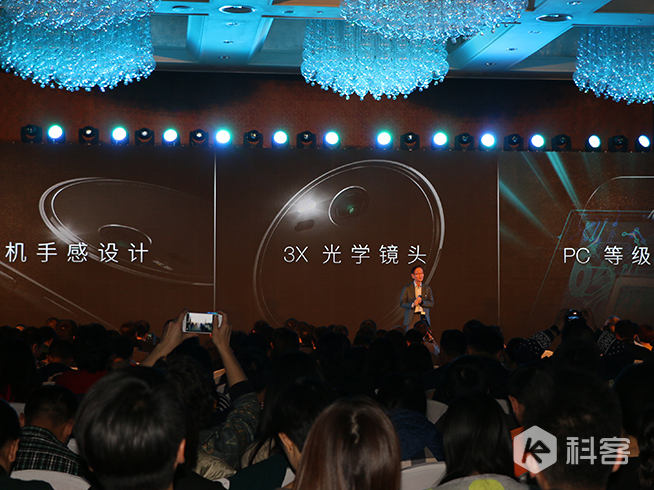 3倍光学变焦+超薄机身 华硕ZenFone Zoom正式发布