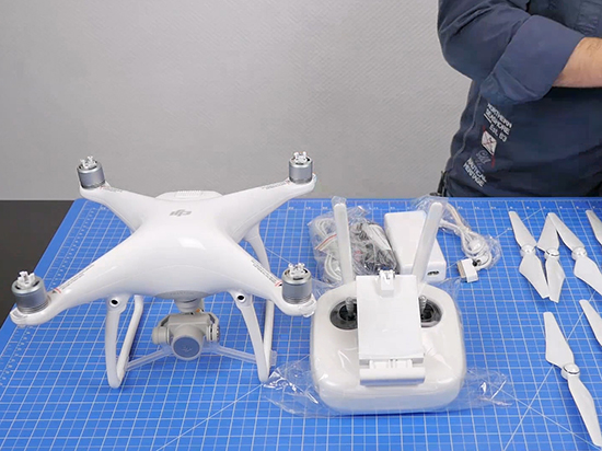 视频：大疆Phantom 4开箱：性能与价格大提升！