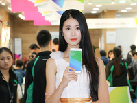 OPPO R9线下首发：1个店1小时卖出110台