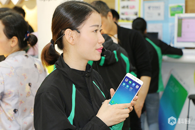 OPPO R9线下首发：1个店1小时卖出110台