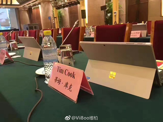 这就很尴尬了！库克也得用Surface Pro 4