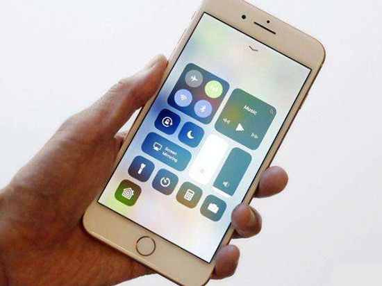 报告称：iPhone/iPad升iOS11后，耗电比iOS10快两倍
