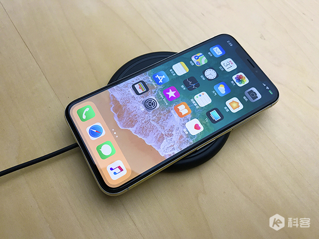 苹果iPhone X上手体验：全程惊艳，墨镜难不倒面容ID