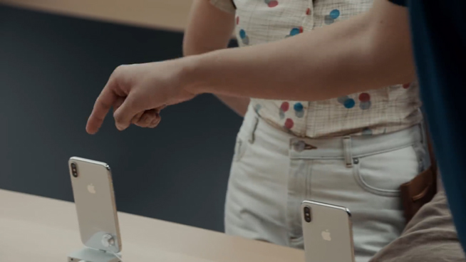 三星广告再怼苹果iPhone X：刘海屏太丑 升级存储只能换机
