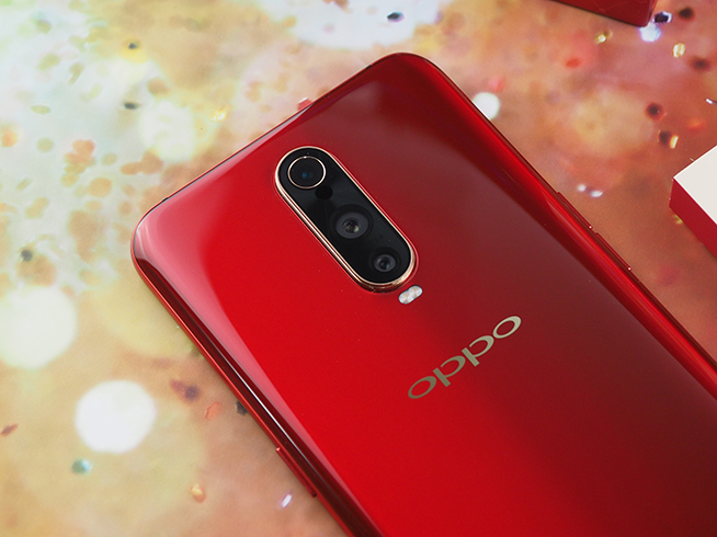 OPPO R17 Pro新年版开箱：祥云小金猪陪你迎新年