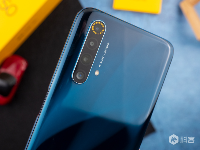 realme X50 5G开箱上手：120Hz畅速屏 双模5G新机好选择