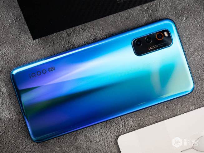 iQOO Neo3图赏：骁龙865+144Hz高刷新率屏 再次定义真香机