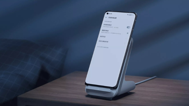 OPPO MagVOOC磁吸闪充首次亮相：40W无线闪充体验完胜苹果！