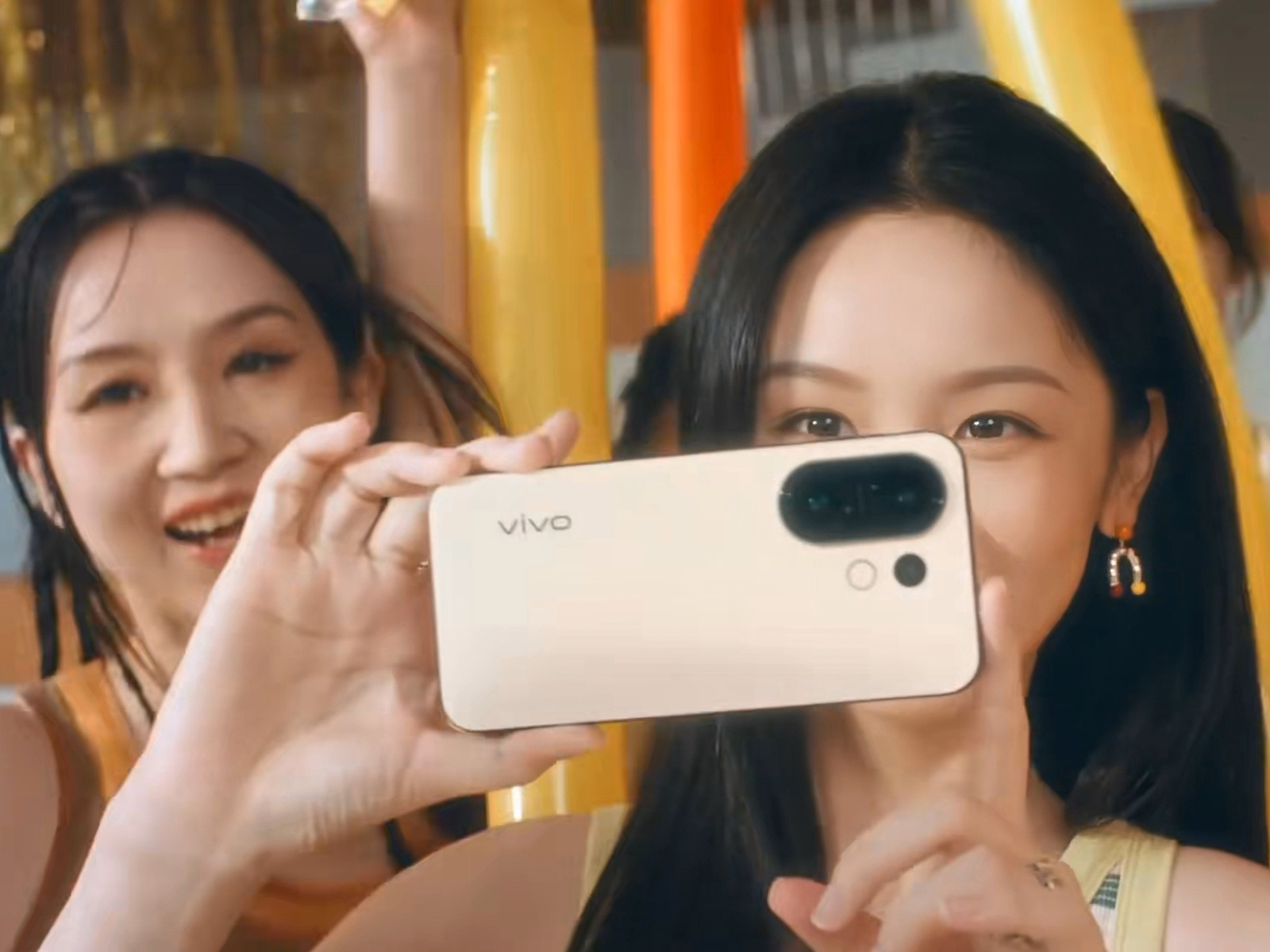 郑钦文同款vivo S30系列发布：标准版小惊喜，Pro mini小失望