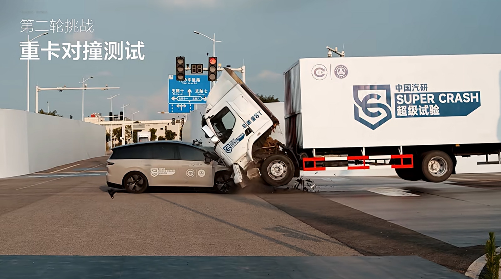 车圈罕见！理想i8紧急降价砍车型，真听劝还是怕“翻车”？