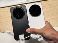 荣耀Magic8 Pro翻车？旗舰机近拍发虚，客服称“物理特性”