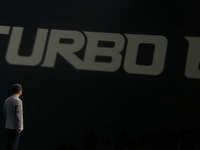 “加冲低”逆风局！一加Turbo 6系列回归8G内存，性能谈何超标？