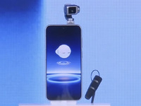 可旋转跟拍手机荣耀Robot Phone发布，Magic V6刷新纪录