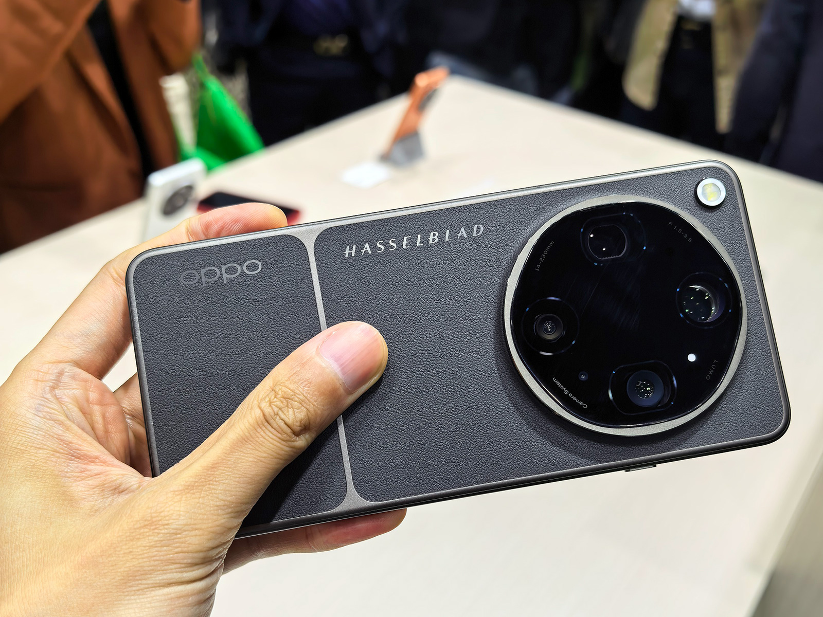 OPPO Find X9 Ultra上市销量名列前茅，更贵的超大杯值吗？